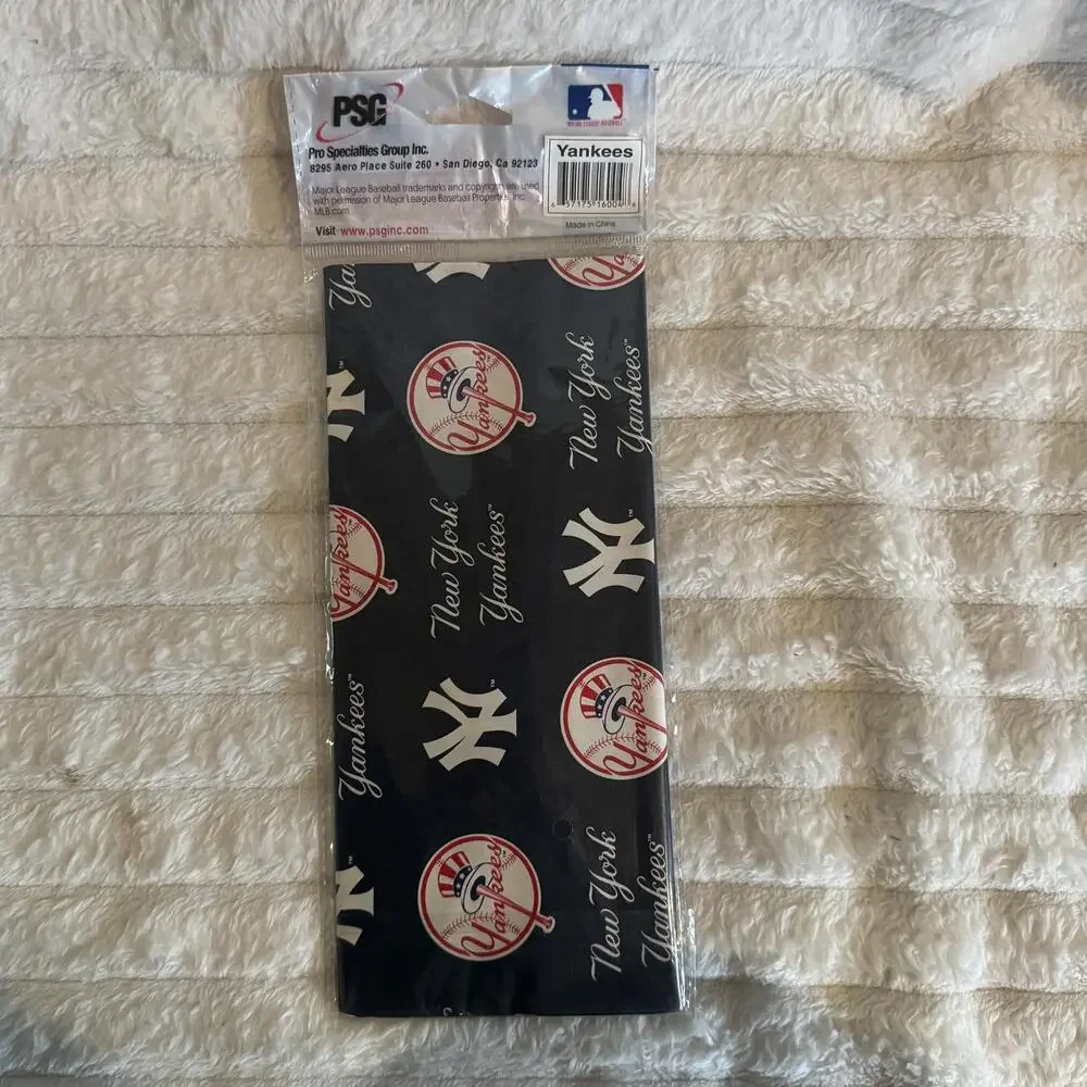 MLB New York Yankees Wrapping Paper Holiday Gift Wrap Vintage Baseball‎ Holiday